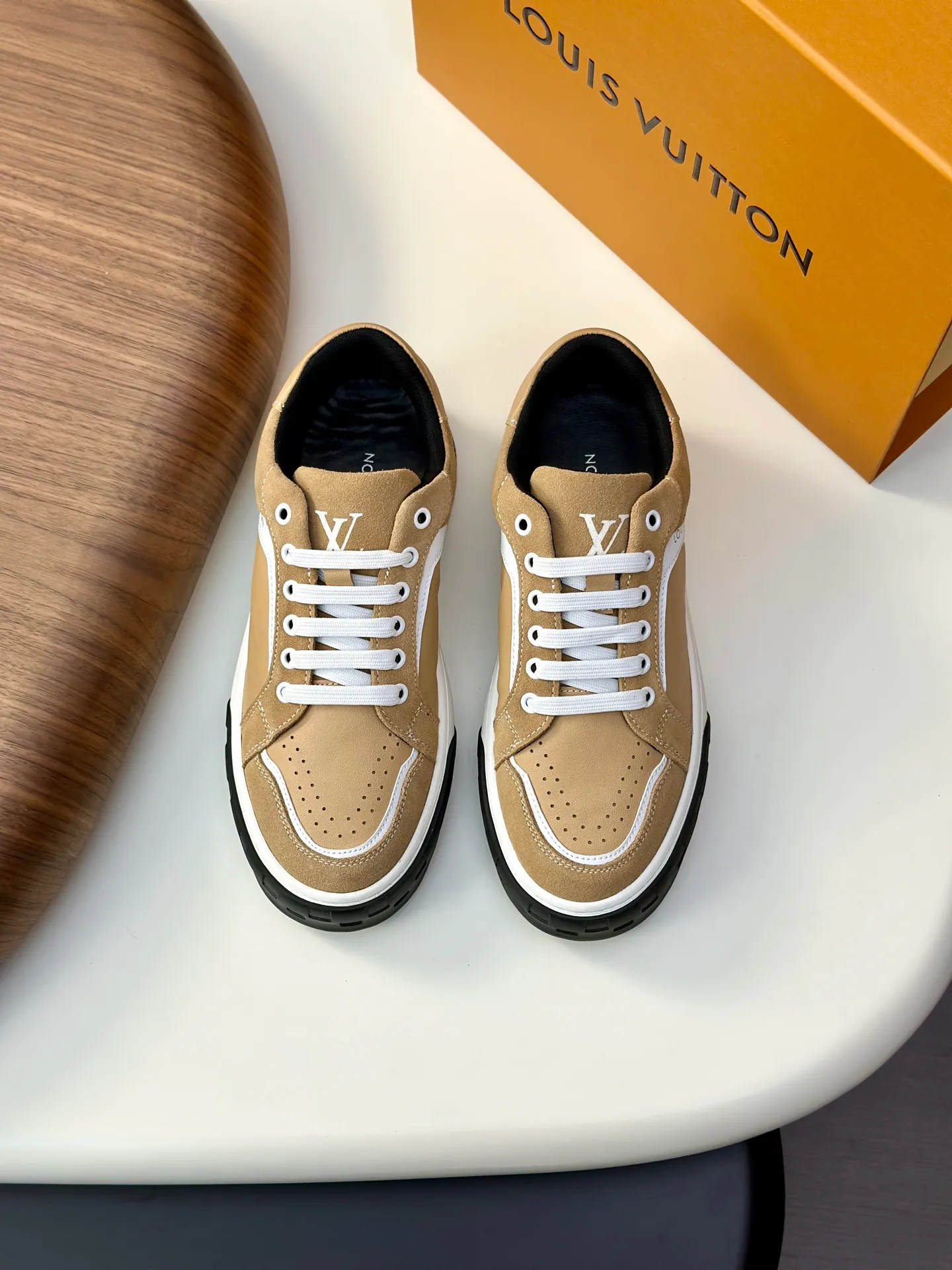 Men's shoes💰740 Lv 🔍Top purchasing agent🇮🇹 Louis Vuitton, the sports sneaker counter is synchronized, the uppers are imported from Italy, high-quality splicing colorful and complex crafts, the imported mesh padding is soft and comfortable, soles: original soles specially provided by the original factory, T men's men's shoes 💰U exclusive movable molded soles are super comfortable, original factory and single goods, 🔍🔍high quality, you can enter and leave the counter at will, welcome to compare, code number 38-44 (customized 45)